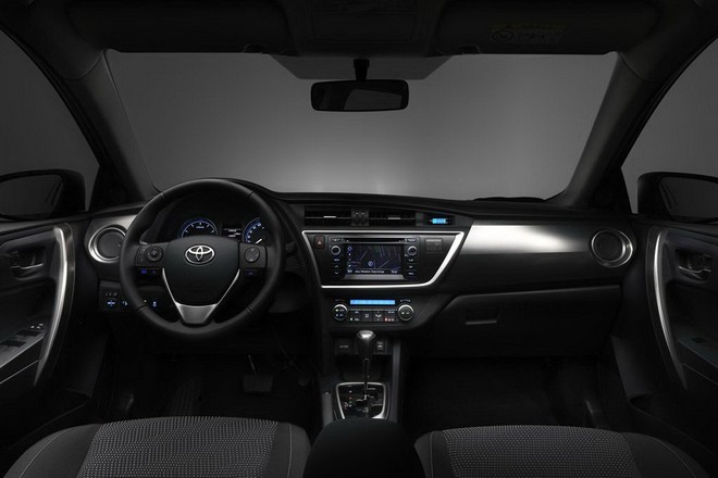 Новая Toyota Auris 2013 — интерьер